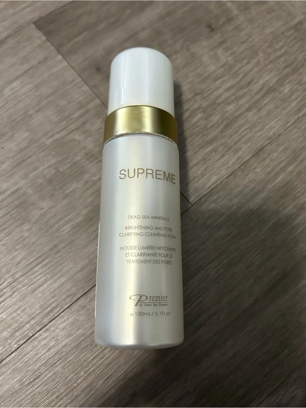 Supreme White Cleansing Foam with Gold Accent